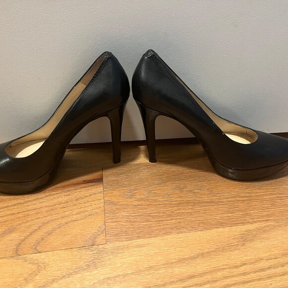 Black Platform Pumps - Picture 2 of 4